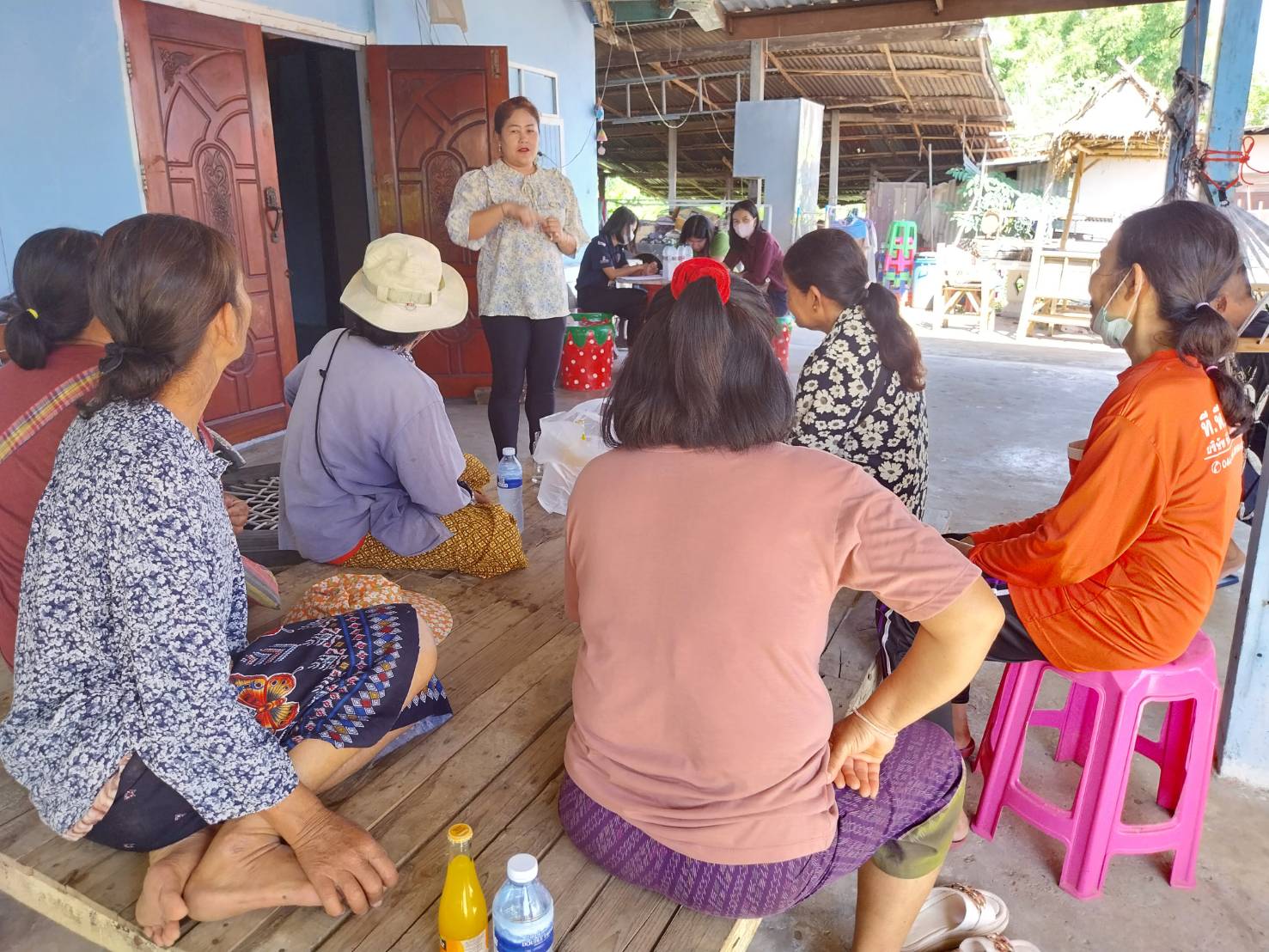 ส.ป.ก.บุรีรัมย์ ออกปฏิบัติงานการช่วยเหลือลูกหนี้เงินกู้กองทุนการปฏิรูปที่ดินเพื่อเกษตรกรรม ตามนโยบายรัฐบาลในการพักหนี้ ตามความสมัครใจ
