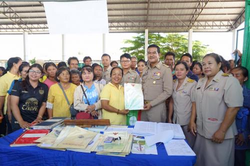สำนักงานการปฏิรูปที่ดินจังหวัดบุรีรัมย์ ร่วมจัดกิจกรรมโครงการคลินิกเกษตรเคลื่อนที่ เพื่อเฉลิมพระเกียรติเนื่องในโอกาสมหามงคล พระราชพิธีบรมราชาภิเษก 