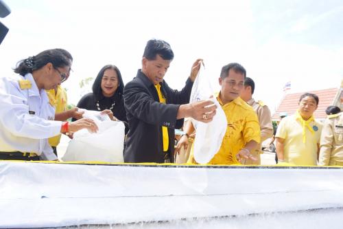 ปฏิรูปที่ดินจังหวัดบุรีรัมย์ ร่วมพิธีปล่อยพันธุ์สัตว์น้ำเนื่องในวันเฉลิมพระชนพรรษา สมเด็จพระนางเจ้าสุทิดา พัชรสุธาพิมลลักษณ พระบรมราชินี