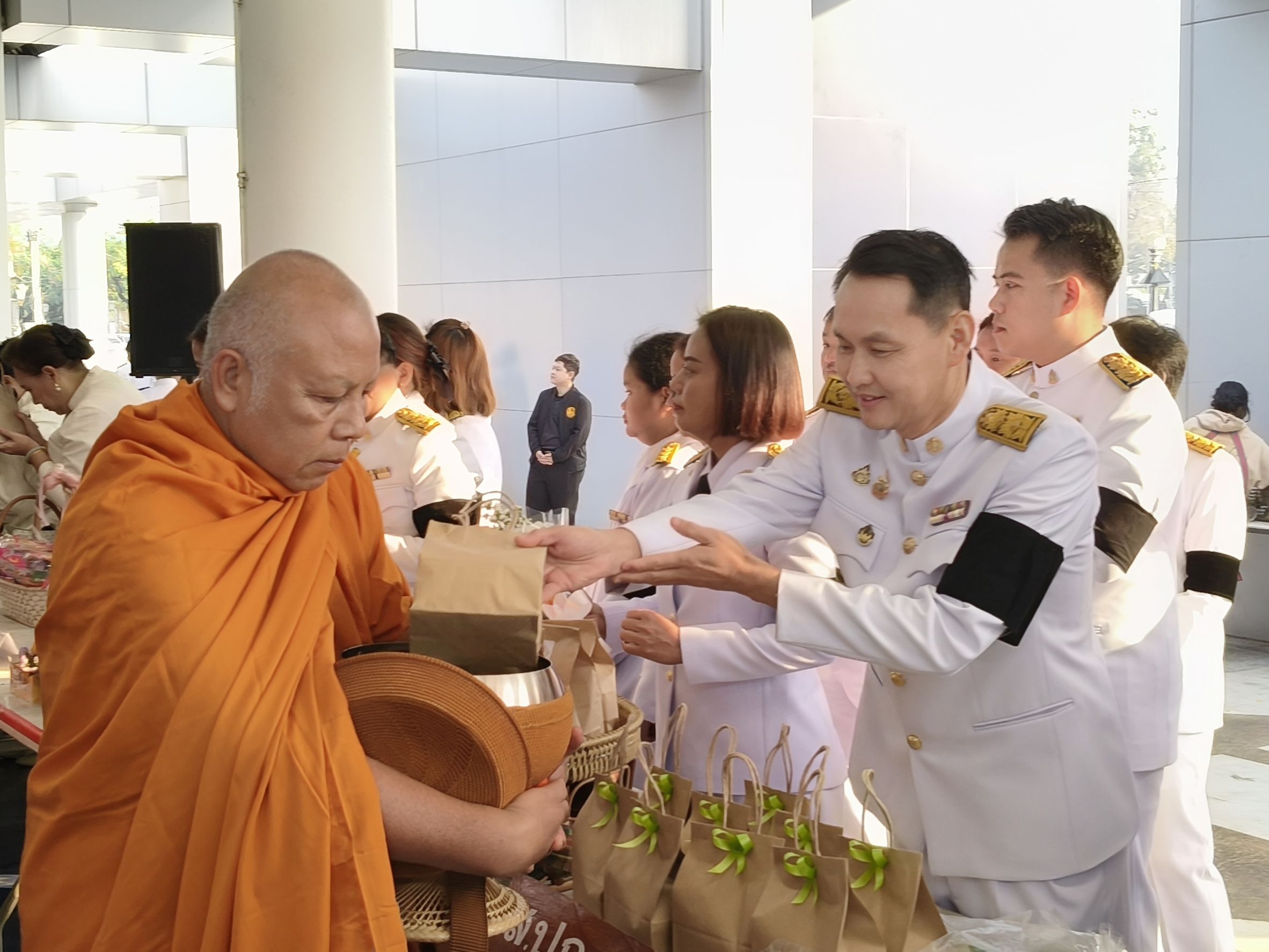 title - วันที่ 18 มกราคม 2569 นายประเสริฐ กาญจนเกียรติกุล ปฏิรูปที่ดินจังหวัดบุรีรัมย์ พร้อมเจ้าหน้าที่ ส.ป.ก.บุรีรัมย์ ร่วมรัฐพิธีถวายราชสักการะ สมเด็ตพระนเรศวรมหาราช จังหวัดบุรีรัมย์