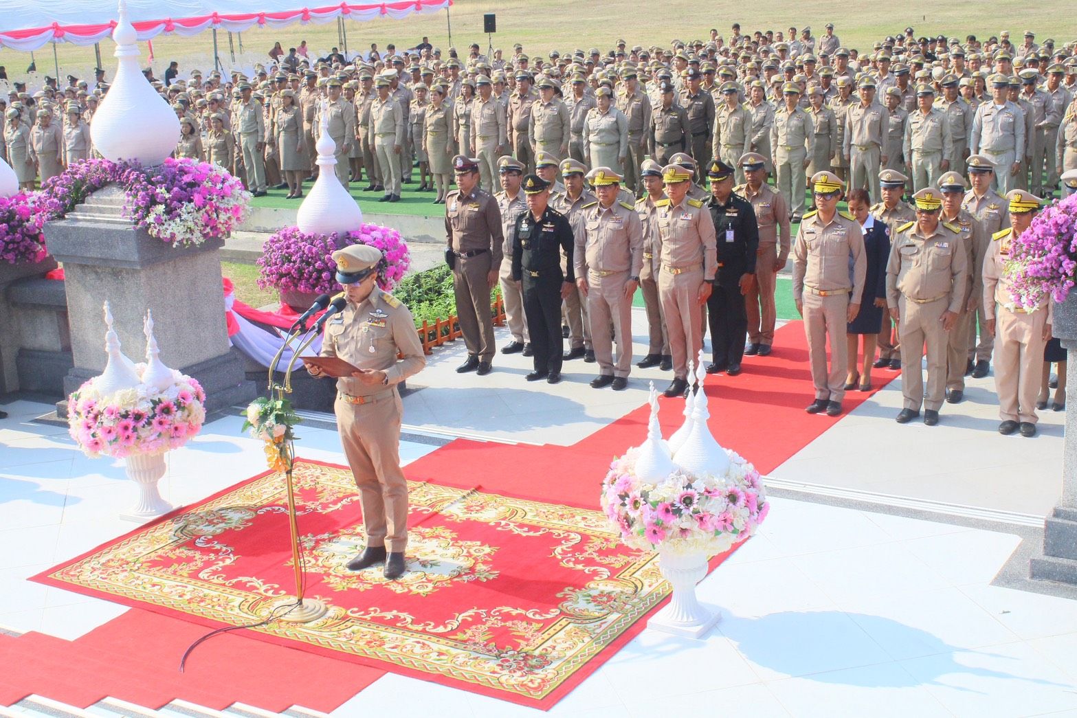 title - วันพุธที่ 18 มีนาคม 2569 นายประเสริฐ กาญจนเกียรติกุล ปฏิรูปที่ดินจังหวัดบุรีรัมย์ มอบหมายให้ นางอังคนา ประพาศพงษ์ ผู้อำนวยการกลุ่มกฎหมาย พร้อมด้วย เจ้าหน้าที่กลุ่มกฎหมาย ส.ป.ก.บุรีรัมย์ ร่วมพิธีถวายราชสักการะและกล่สวถวายสดุดี พระบาทสมเด็จพระจุลจอมเกล้าเจ้าอยู่หัว เนื่องในวันท้องถิ่นไทย ประจำปี 2569