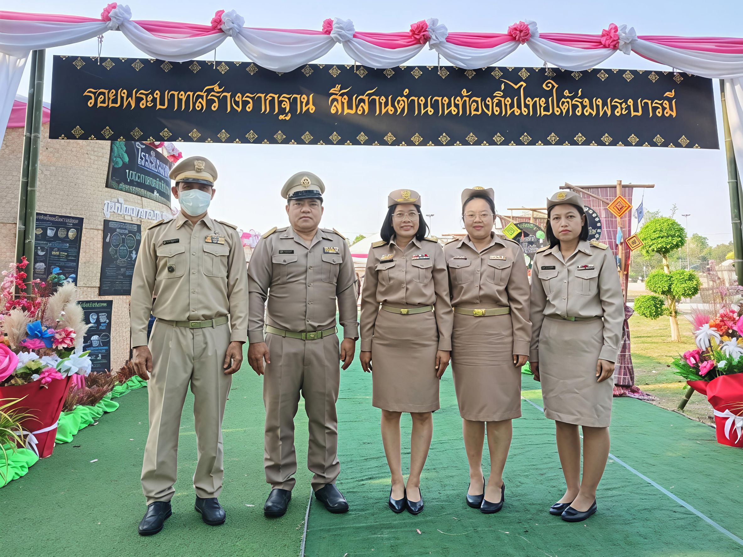 title - วันพุธที่ 18 มีนาคม 2569 นายประเสริฐ กาญจนเกียรติกุล ปฏิรูปที่ดินจังหวัดบุรีรัมย์ มอบหมายให้ นางอังคนา ประพาศพงษ์ ผู้อำนวยการกลุ่มกฎหมาย พร้อมด้วย เจ้าหน้าที่กลุ่มกฎหมาย ส.ป.ก.บุรีรัมย์ ร่วมพิธีถวายราชสักการะและกล่สวถวายสดุดี พระบาทสมเด็จพระจุลจอมเกล้าเจ้าอยู่หัว เนื่องในวันท้องถิ่นไทย ประจำปี 2569