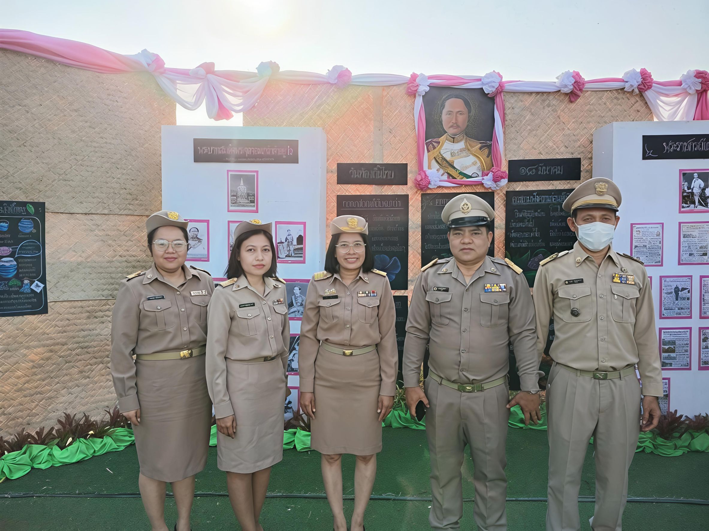 title - วันพุธที่ 18 มีนาคม 2569 นายประเสริฐ กาญจนเกียรติกุล ปฏิรูปที่ดินจังหวัดบุรีรัมย์ มอบหมายให้ นางอังคนา ประพาศพงษ์ ผู้อำนวยการกลุ่มกฎหมาย พร้อมด้วย เจ้าหน้าที่กลุ่มกฎหมาย ส.ป.ก.บุรีรัมย์ ร่วมพิธีถวายราชสักการะและกล่สวถวายสดุดี พระบาทสมเด็จพระจุลจอมเกล้าเจ้าอยู่หัว เนื่องในวันท้องถิ่นไทย ประจำปี 2569