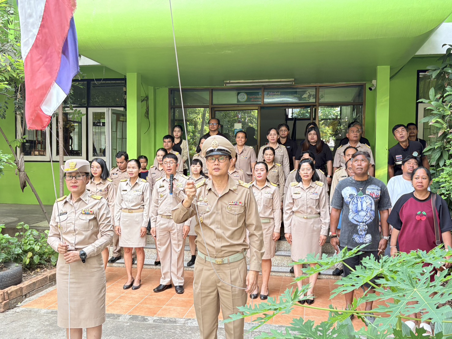 title - วันที่ 26 มีนาคม 2569 เวลา 08.00 น. นายประเสริฐ กาญจนเกียรติกุล ปฏิรูปที่ดินจังหวัดบุรีรัมย์ พร้อมด้วยข้าราชการ และเจ้าหน้าที่ ส.ป.ก.บุรีรัมย์ จัดกิจกรรมเคารพธงชาติ กล่าวคำปฏิญาณตน และประกาศเจตนารมณ์สุจริตไม่รับของขวัญและของกำนันทุกชนิด (No Gift Policy)