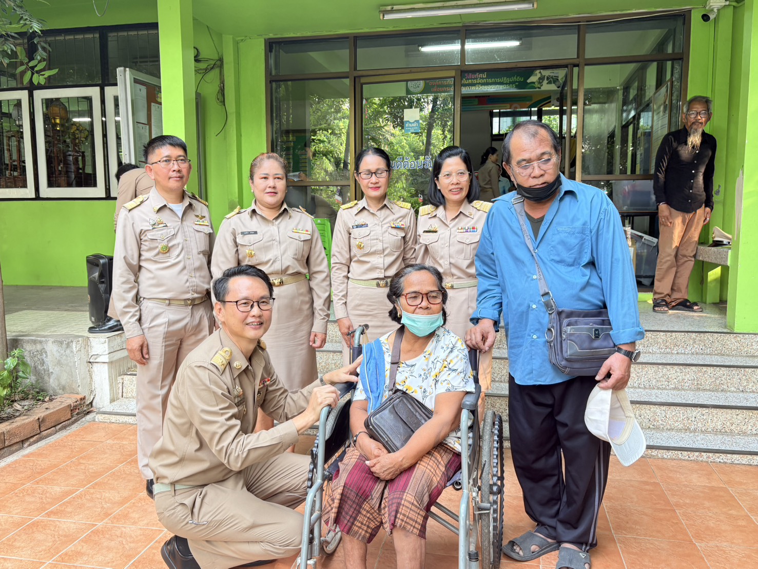 title - วันที่ 26 มีนาคม 2569 เวลา 08.00 น. นายประเสริฐ กาญจนเกียรติกุล ปฏิรูปที่ดินจังหวัดบุรีรัมย์ พร้อมด้วยข้าราชการ และเจ้าหน้าที่ ส.ป.ก.บุรีรัมย์ จัดกิจกรรมเคารพธงชาติ กล่าวคำปฏิญาณตน และประกาศเจตนารมณ์สุจริตไม่รับของขวัญและของกำนันทุกชนิด (No Gift Policy)