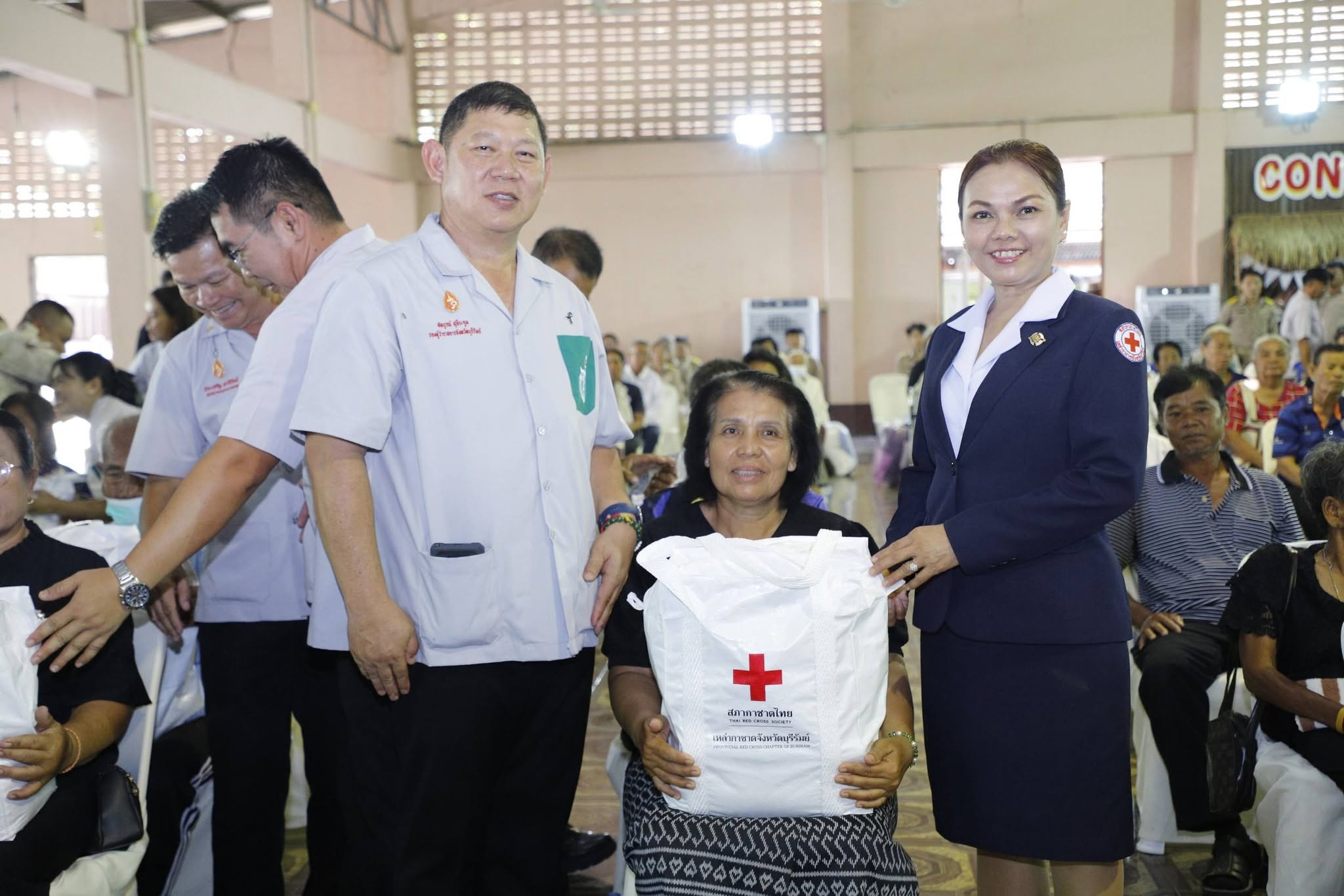 title - วันที่ 13 สิงหาคม 2579 นายประเสริฐ กาญจนเกียรติกุล  ปฏิรูปที่ดินจังหวัดบุรีรัมย์ มอบหมายให้กลุ่มยุทธศาสตร์และการปฏิรูปที่ดิน ร่วมกิจกรรมหน่วยแพทย์อาสา สมเด็จพระศรีนครินทราบรมราชชนนี (พอ.สว) โครงการบำบัดทุกข์บำรุงสุขสร้างรอยยิ้มให้ประชาชน