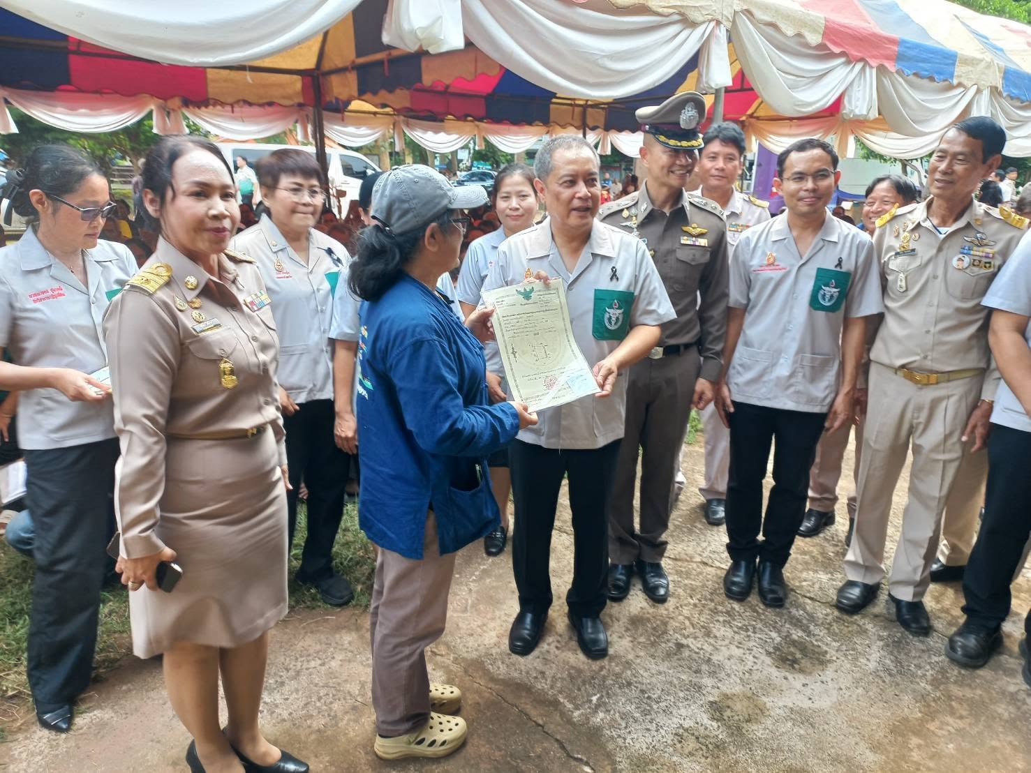 title - วันที่ 21 ตุลาคม 2569 นายประเสริฐ กาญจนเกียรติกุล ปฏิรูปที่ดินจังหวัดบุรีรัมย์ ได้มอบหมายให้เจ้าหน้าที่ ส.ป.ก.บุรีรัมย์ ร่วมออกหน่วยแพทย์อาสา สมเด็จพระศรีนครินทราบรมราชชนนี (พอ.สว) ภายใต้โครงการ 