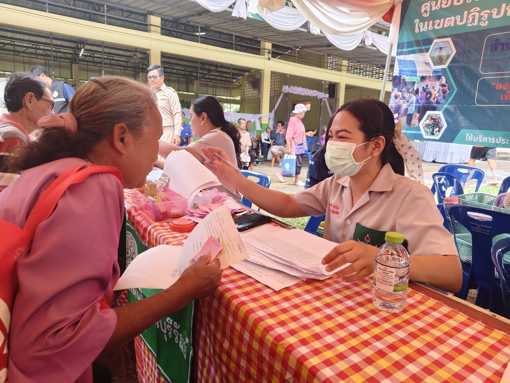 title - วันที่ 21 ตุลาคม 2569 นายประเสริฐ กาญจนเกียรติกุล ปฏิรูปที่ดินจังหวัดบุรีรัมย์ ได้มอบหมายให้เจ้าหน้าที่ ส.ป.ก.บุรีรัมย์ ร่วมออกหน่วยแพทย์อาสา สมเด็จพระศรีนครินทราบรมราชชนนี (พอ.สว) ภายใต้โครงการ 