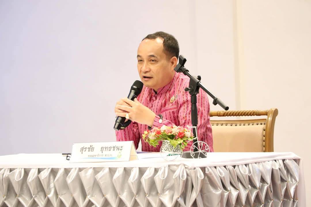นายสุรชัย ยุทธชนะ รองเลขาธิการสำนักงานการปฏิรูปที่ดินเพื่อเกษตรกรรม เป็นประธานเปิดการฝึกอบรม หลักสูตร ต้นกล้าข้าราชการ ( ข้าราชการใหม่ รุ่นที่ 8 ) ณ ศูนย์ส่งเสริมและพัฒนาอาชีพเสริมนอกภาคการเกษตร