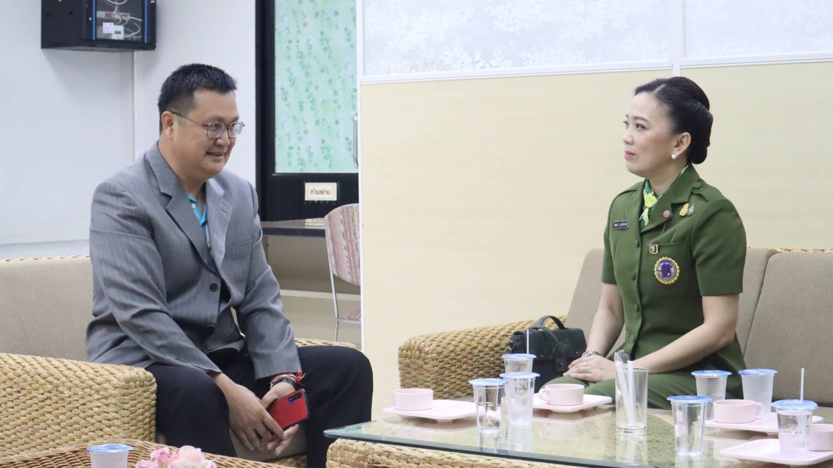 สมาคมแม่บ้านทหารบก สาขา กองพลทหารม้าที่ 2 รักษาพระองค์ฯ นำคณะฯ เข้าศึกษาดูงาน ณ ศูนย์ส่งเสริมและพัฒนาอาชีพเสริมนอกภาคการเกษตร
