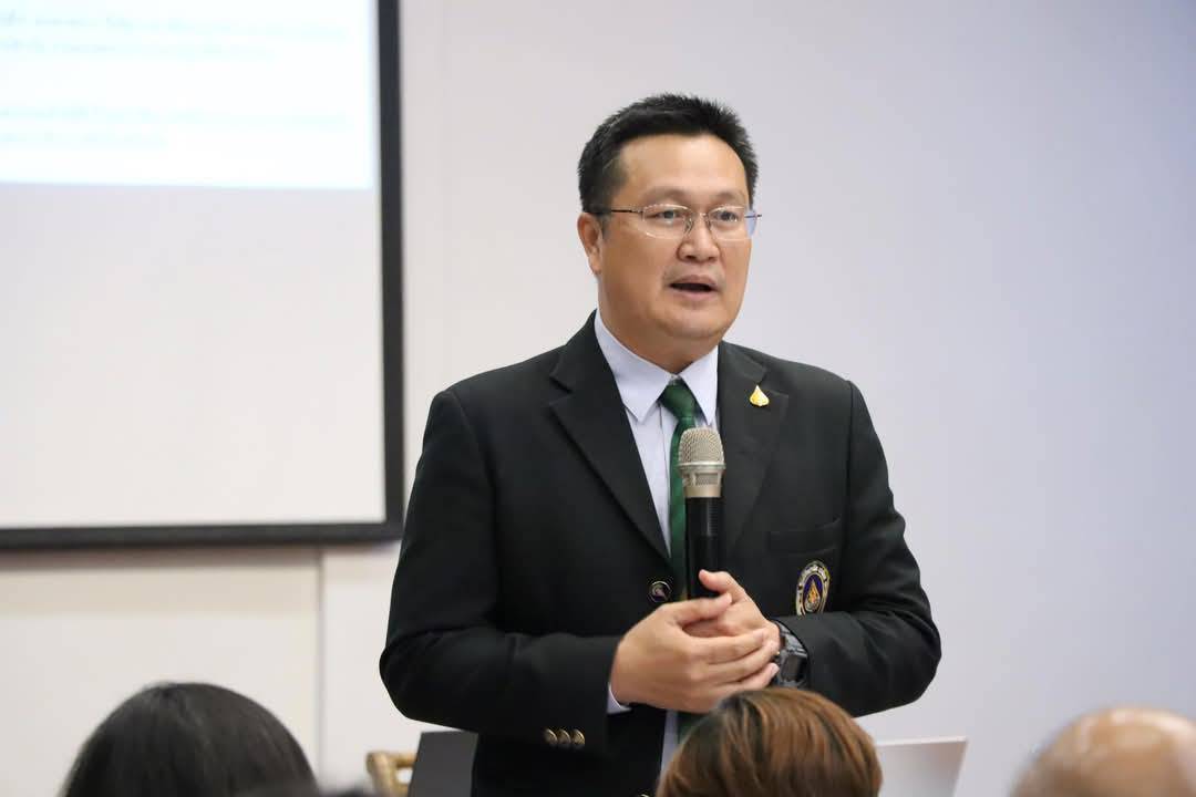 นายพิษณุ สำรี ผู้อำนวยการศูนย์ส่งเสริมและพัฒนาอาชีพเสริมนอกภาคการเกษตร ได้รับเชิญเป็นผู้บรรยายพิเศษให้แก่ บุคลากรในโครงการฝึกอบรมของสถาบันเกษตราธิการ หลักสูตร นักบริหารการพัฒนาการเกษตรและสหกรณ์ ระดับกลาง รุ่นที่ 114 ณ ศูนย์ส่งเสริมและพัฒนาอาชีพเสริมนอกภาคการเกษตร 
