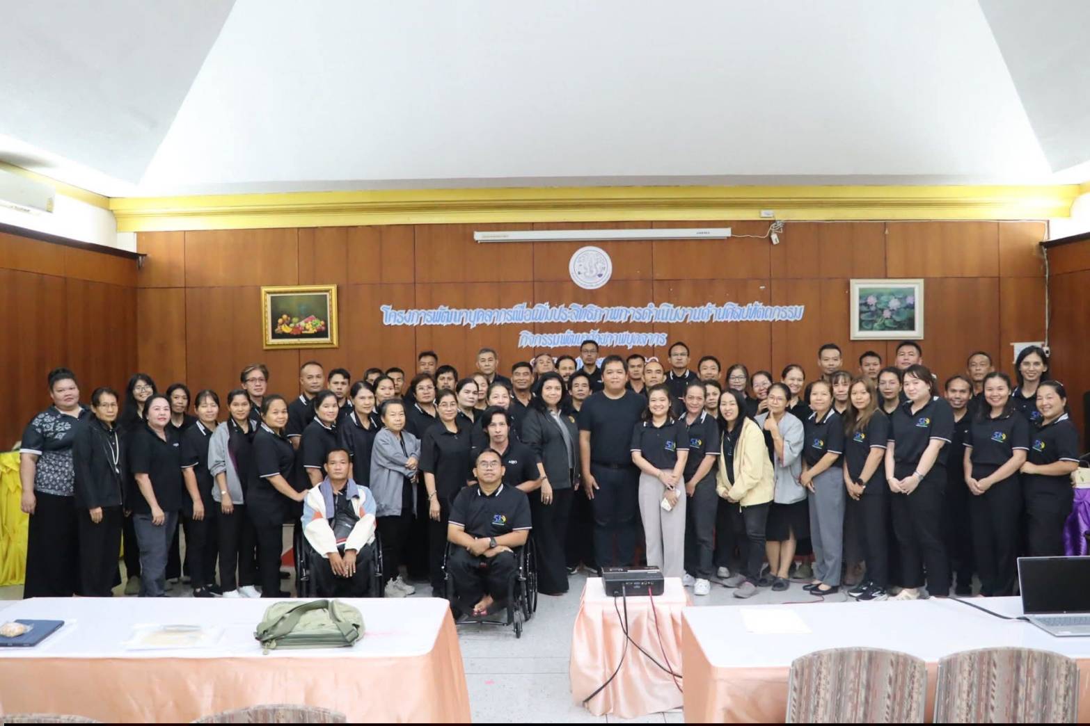 ผู้อำนวยการศูนย์ส่งเสริมและพัฒนาอาชีพเสริมนอกภาคการเกษตร เป็นประธานในพิธีปิดโครงการ พัฒนาบุคลากรเพื่อเพิ่มประสิทธิภาพการดำเนินงานด้านศิลปหัตถกรรม กิจกรรมพัฒนาศักยภาพบุคลากร ณ ห้องประชุมอาคาร 100 ปี ศูนย์ส่งเสริมและพัฒนาอาชีพเสริมนอกภาคการเกษตร 