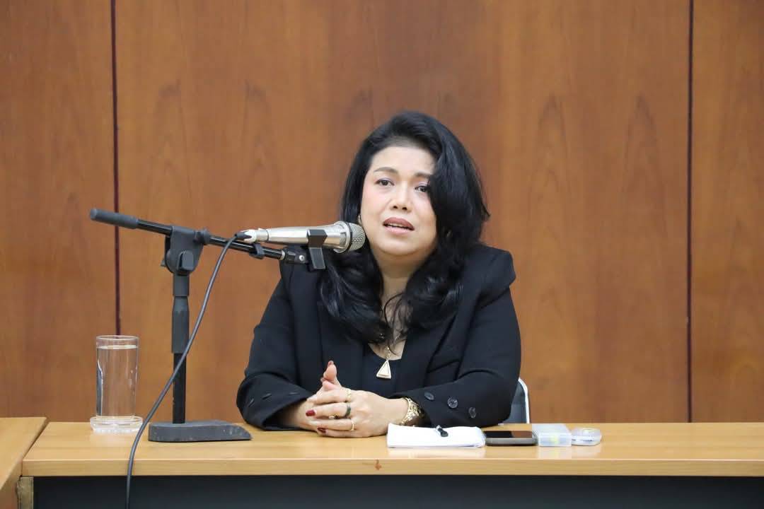 ผอ.ศพส ประชุมมอบนโยบายและแนวทางในการดำเนินงานแก่เจ้าหน้าที่และบุคลากรของ ศพส. ณ ห้องประชุมอาคาร 100 ปี ศูนย์ส่งเสริมและพัฒนาอาชีพเสริมนอกภาคการเกษตร อำเภอบางไทร จังหวัดพระนครศรีอยุธยา