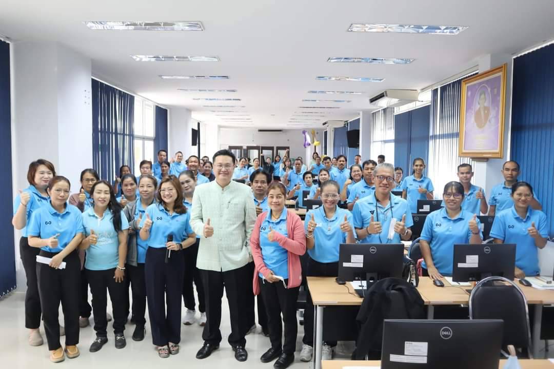 นายพิษณุ สำรี ผู้อำนวยการศูนย์ส่งเสริมและพัฒนาอาชีพเสริมนอกภาคการเกษตร  เป็นประธานเปิดกิจกรรมฝึกทักษะการใช้คอมพิวเตอร์เบื้องต้นให้แก่ บุคลากรของ ศพส.