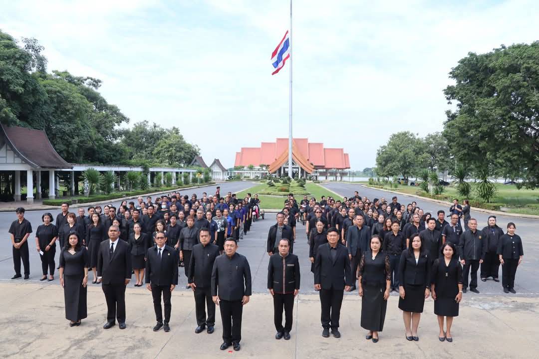 ศพส. จัดพิธีลงนามแสดงความอาลัยถวายแด่สมเด็จพระนางเจ้าสิริกิติ์พระบรมราชินีนาถ พระบรมราชชนนีพันปีหลวง ณ ศาลาพระมิ่งขวัญ ศูนย์ส่งเสริมและพัฒนาอาชีพเสริมนอกภาคการเกษตร (ศูนย์ศิลปาชีพบางไทรฯ (เดิม))