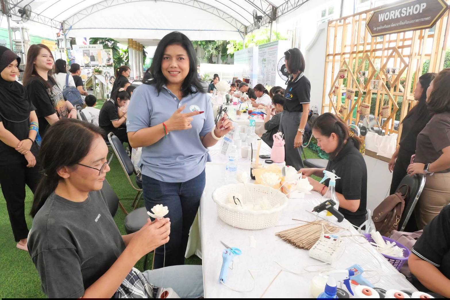 ภาพบรรยากาศ สินค้าดี สินค้าเด่น จากเขตปฏิรูปที่ดิน ส่งท้ายงานครบรอบ 51 ปี ส.ป.ก. ณ สำนักงานการปฏิรูปที่ดินเพื่อเกษตรกรรม 