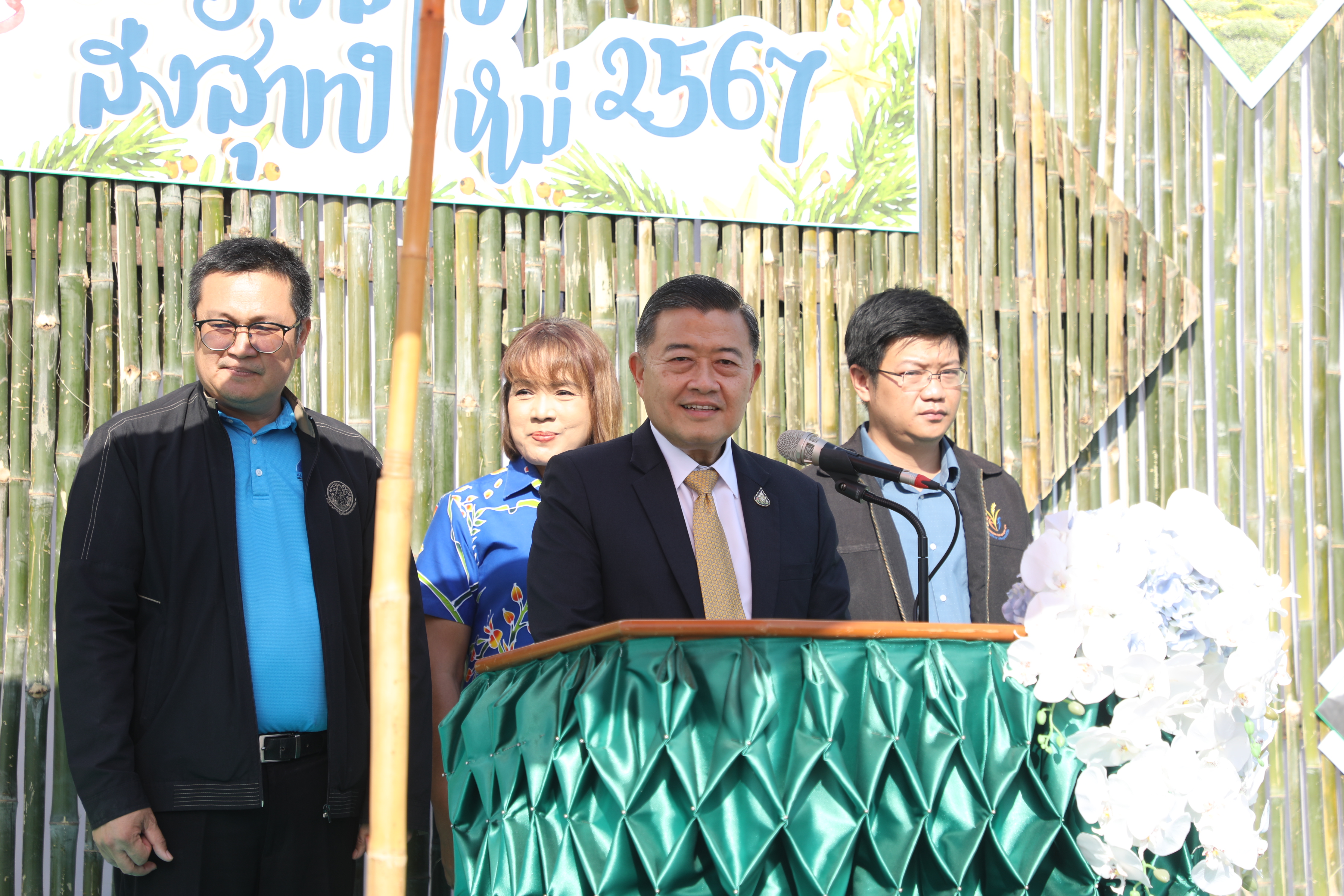 เลขาธิการ ส.ป.ก. เปิดงาน ส.ป.ก. ร่วมใจ ส่งความสุขปีใหม่ พ.ศ. 2567