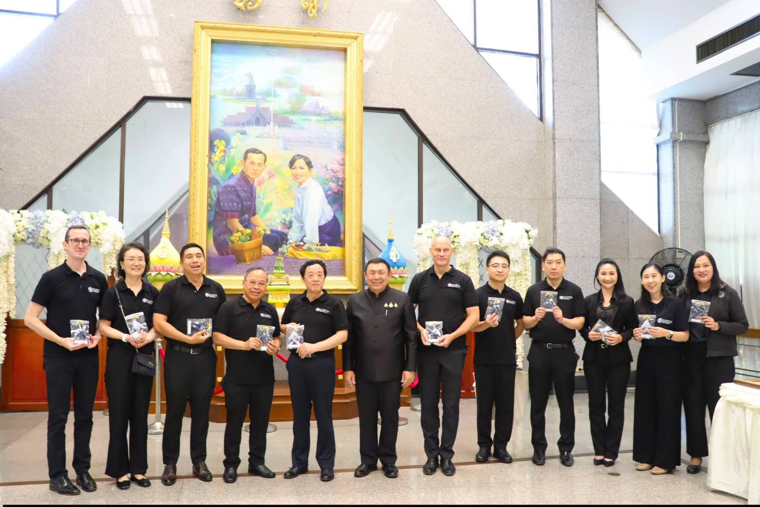 เลขาธิการสำนักงานการปฏิรูปที่ดินเพื่อเกษตรกรรม ให้การต้อนรับ ดร. ฉู ตงหยู (Qu Dongyu) นักการทูตและนักวิชาการชาวจีน ดำรงตำแหน่ง ผู้อำนวยการใหญ่องค์การอาหารและเกษตรแห่งสหประชาชาติ (FAO) พร้อมด้วยคณะผู้แทน FAO ในโอกาสเดินทางมาเยือนประเทศไทย ณ ศูนย์ส่งเสริมและพัฒนาอาชีพเสริมนอกภาคการเกษตร