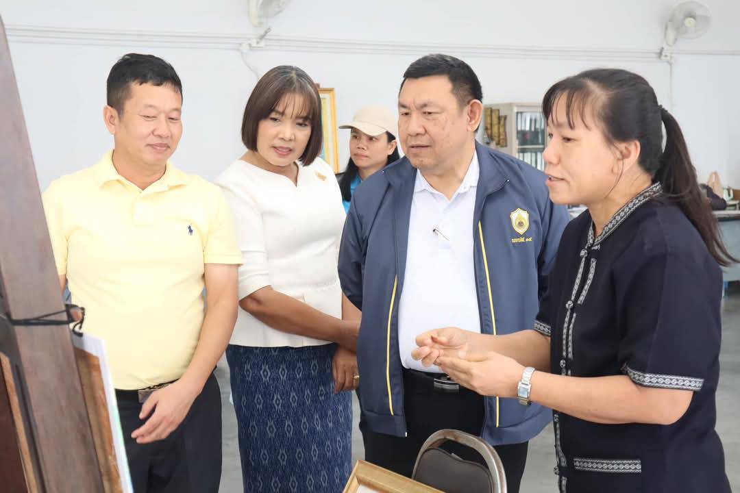 นายเศรษฐเกียรติ กระจ่างวงษ์ เลขาธิการ ส.ป.ก. พร้อมด้วย นายวัฒนา มังธิสาร รองเลขาธิการ ส.ป.ก. นายพิษณุ สำรี ผู้อำนวยการศูนย์ส่งเสริมและพัฒนาอาชีพเสริมนอกภาคการเกษตร นางสาวพจนันท์ กองมาก ปฏิรูปที่ดินจังหวัดพระนครศรีอยุธยา นางสาวสุนิสา เอกธิการ ผู้อำนวยการกองประสานงานโครงการพระราชดำริและโครงการพิเศษ และเจ้าหน้าที่ผู้เกี่ยวข้อง ลงพื้นที่เตรียมความพร้อม โครงการจิตอาสาบำเพ็ญสาธารณประโยชน์ ฯ จะจัดขึ้นในวันที่ 13 มกราคม 2568 ณ ศูนย์ส่งเสริมและพัฒนาอาชีพเสริมนอกภาคการเกษตร (ศูนย์ศิลปาชีพ บางไทร (เดิม))