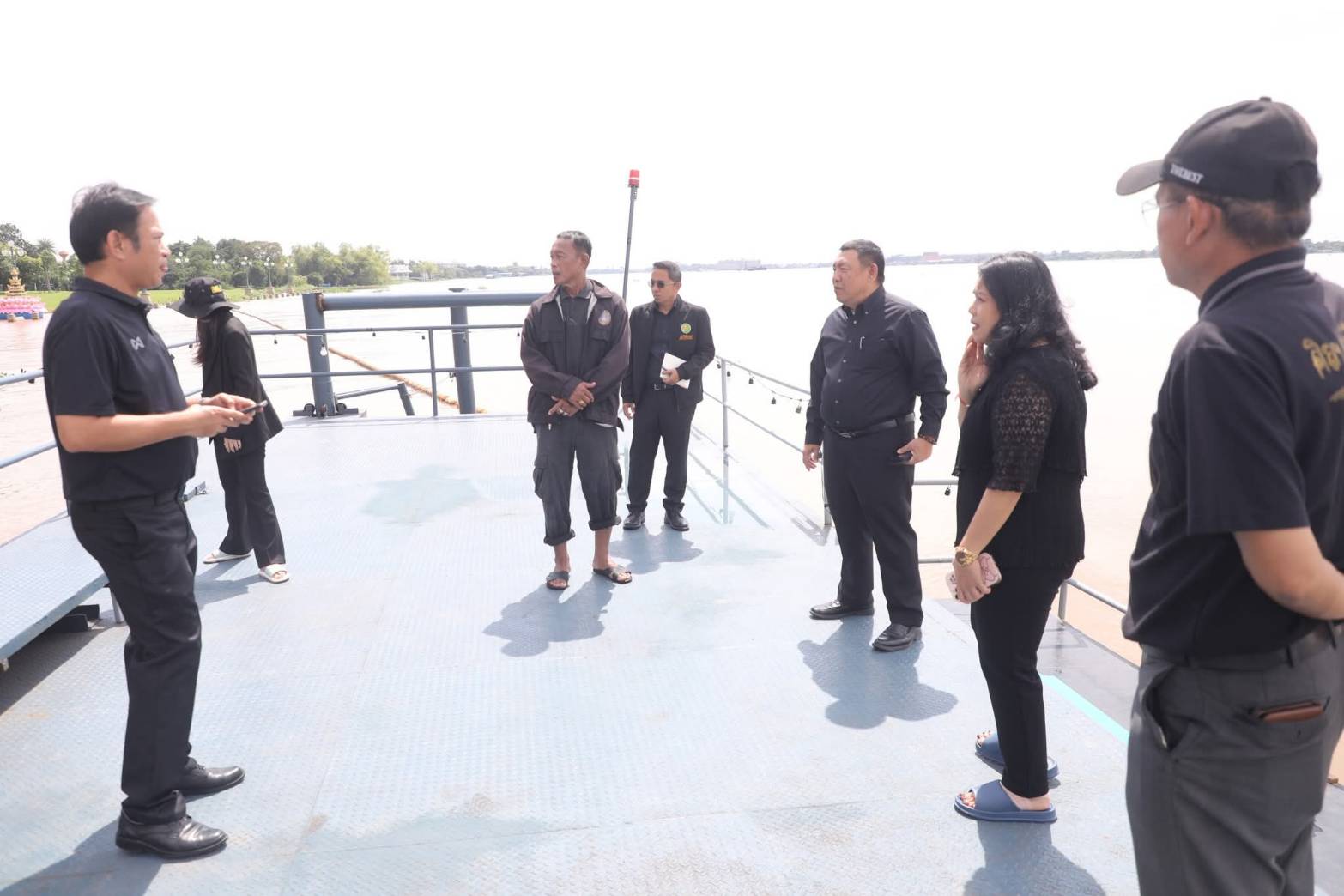 นายเศรษฐเกียรติ กระจ่างวงษ์ เลขาธิการสำนักงานการปฏิรูปที่ดินเพื่อเกษตรกรรม (ส.ป.ก.) ลงพื้นที่ตรวจความเรียบร้อยและความปลอดภัยของงาน 