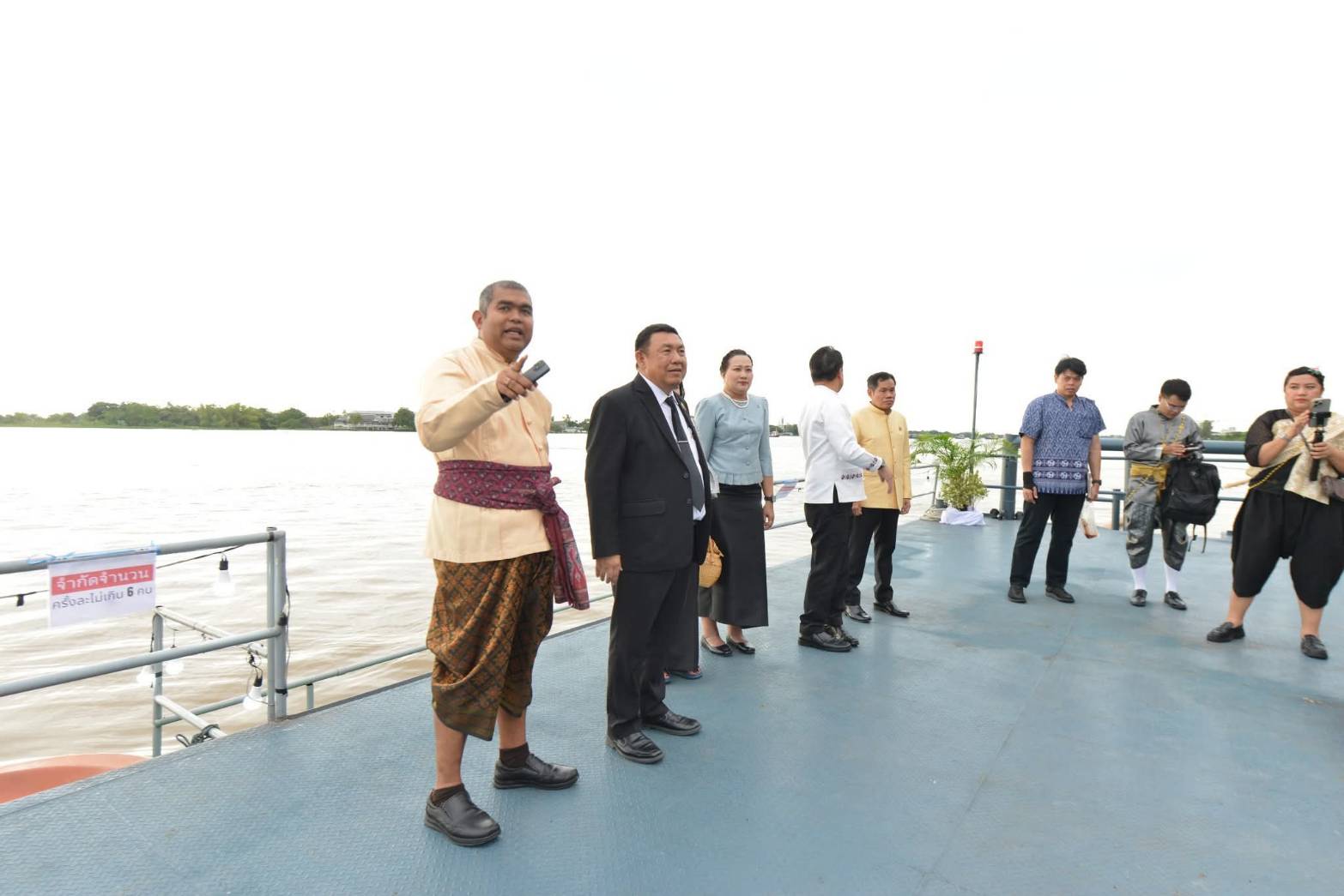 เลขาธิการ ส.ป.ก. นายเศรษฐเกียรติ กระจ่างวงษ์ พร้อมคณะ ลงตรวจความพร้อมในส่วนนิทรรศการของงาน 