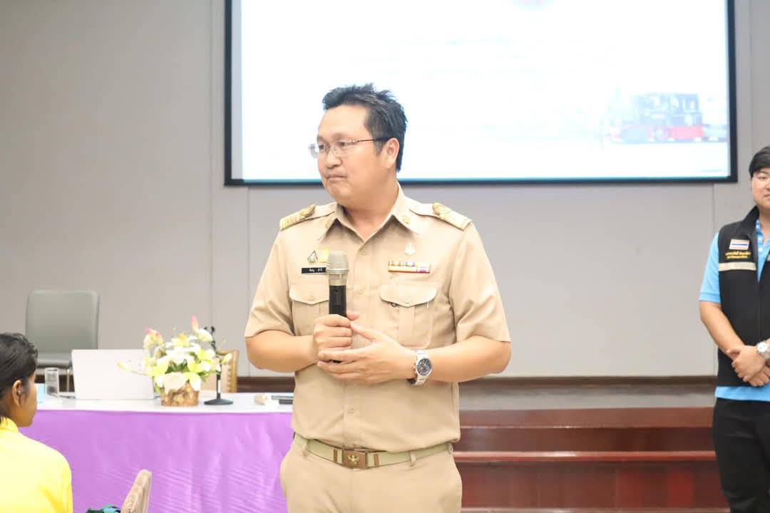 นายพิษณุ สำรี ผู้อำนวยการศูนย์ส่งเสริมและพัฒนาอาชีพเสริมนอกภาคการเกษตร ได้รับเชิญเป็นผู้บรรยายพิเศษ ให้แก่ผู้อบรมโครงการฝึกอบรมของสถาบันเกษตราธิการ หลักสูตรการเป็นข้าราชการที่ดีสำหรับข้าราชการที่อยู่ระหว่างทดลองปฏิบัติหน้าที่ราชการ รุ่นที่ 49 (กลุ่มที่ 2) ณ ศูนย์ส่งเสริมและพัฒนาอาชีพเสริมนอกภาคการเกษตร 