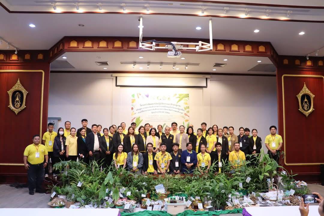 พิธีเปิดโครงการสัมมนาเชิงปฏิบัติการและศึกษาดูงาน หลักสูตร “การยกระดับศักยภาพการผลิตพืชสมุนไพรในเขตปฏิรูปที่ดินภายใต้โครงการยกระดับศักยภาพการพัฒนาสินค้าเกษตรชีวภาพ ปีงบประมาณ พ.ศ. 2568” ณ หอประชุมหม่อมราชวงศ์หญิงรสลิน คัคณางค์ ศูนย์ส่งเสริมและพัฒนาอาชีพเสริมภาคการเกษตร 