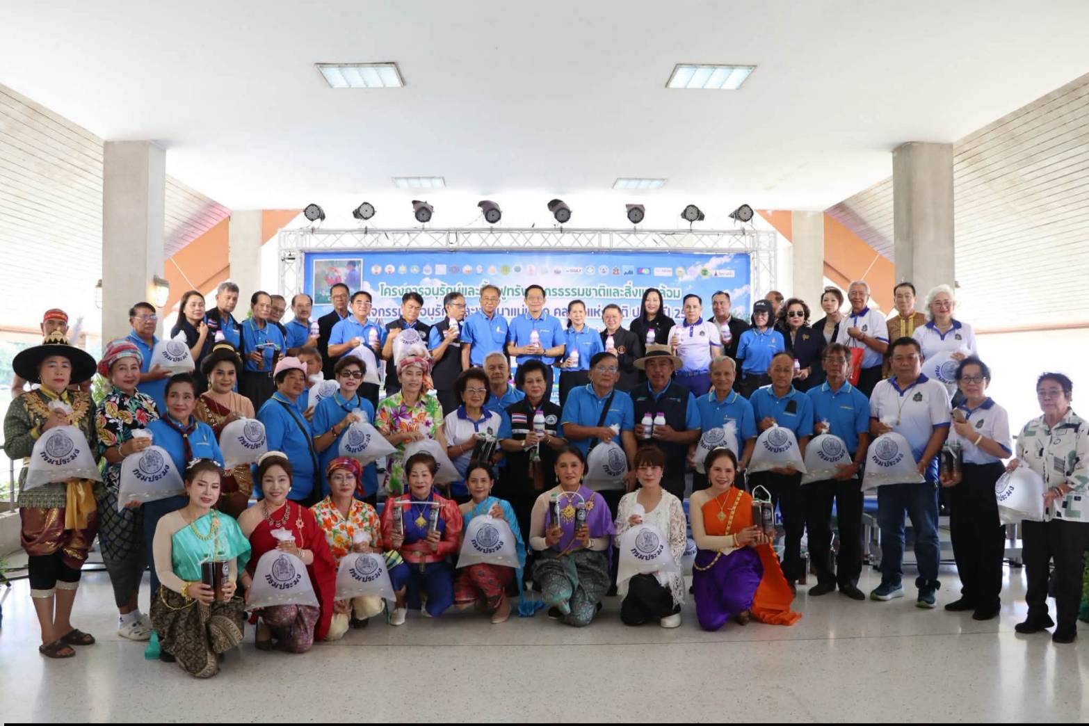 นายเดชาธร เชาว์เลขา รองผู้ว่าราชการจังหวัดพระนครศรีอยุธยา เป็นประธานในพิธีเปิดโครงการอนุรักษ์และฟื้นฟูทรัพยากรธรรมชาติและสิ่งแวดล้อม กิจกรรมวันอนุรักษ์และพัฒนาแม่น้ำ คู คลอง แห่งชาติ ประจำปี 2569 ณ ท่าชัยยุทธ ศูนย์ส่งเสริมและพัฒนาอาชีพเสริมนอกภาคการเกษตร (ศูนย์ศิลปาชีพบางไทรฯ (เดิม))