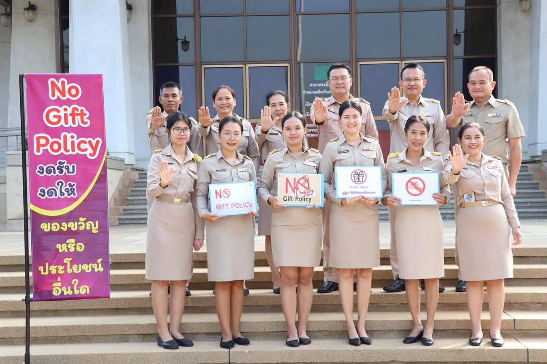 นายพิษณุ สำรี ผู้อำนวยการศูนย์ส่งเสริมและพัฒนาอาชีพเสริมนอกภาคการเกษตร นำประกาศเจตนารมณ์องค์กรคุณธรรม ประจำปีงบประมาณ 2568