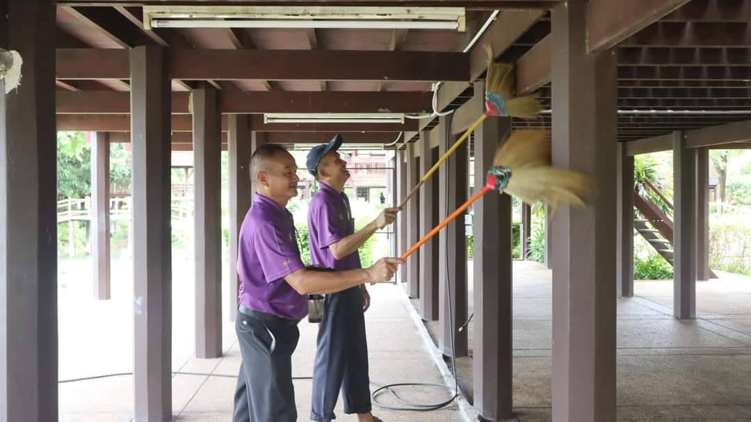  บุคลากรและเจ้าหน้าที่ ศูนย์ส่งเสริมและพัฒนาอาชีพเสริมนอกภาคการเกษตร ร่วมแรงร่วมใจในการทำกิจกรรม Big Cleaning Day บริเวณหมู่บ้านศิลปาชีพ (หมู่บ้าน 4 ภาค) และบริเวณโดยรอบ ศูนย์ส่งเสริมและพัฒนาอาชีพเสริมนอกภาคการเกษตร