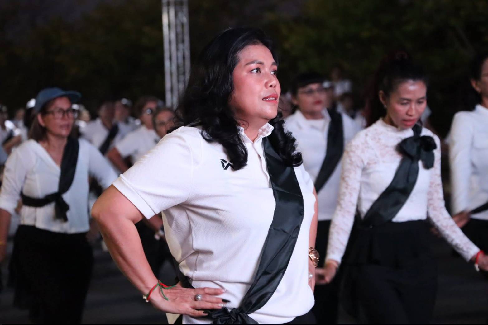 title - ศพส. ร่วมกิจกรรมถวายความอาลัยแด่พระพันปีหลวง “มิ่งขวัญคู่แผ่นดิน”  ณ ศูนย์ส่งเสริมและพัฒนาอาชีพเสริมนอกภาคการเกษตร (ศูนย์ศิลปาชีพ บางไทรฯ (เดิม)) 