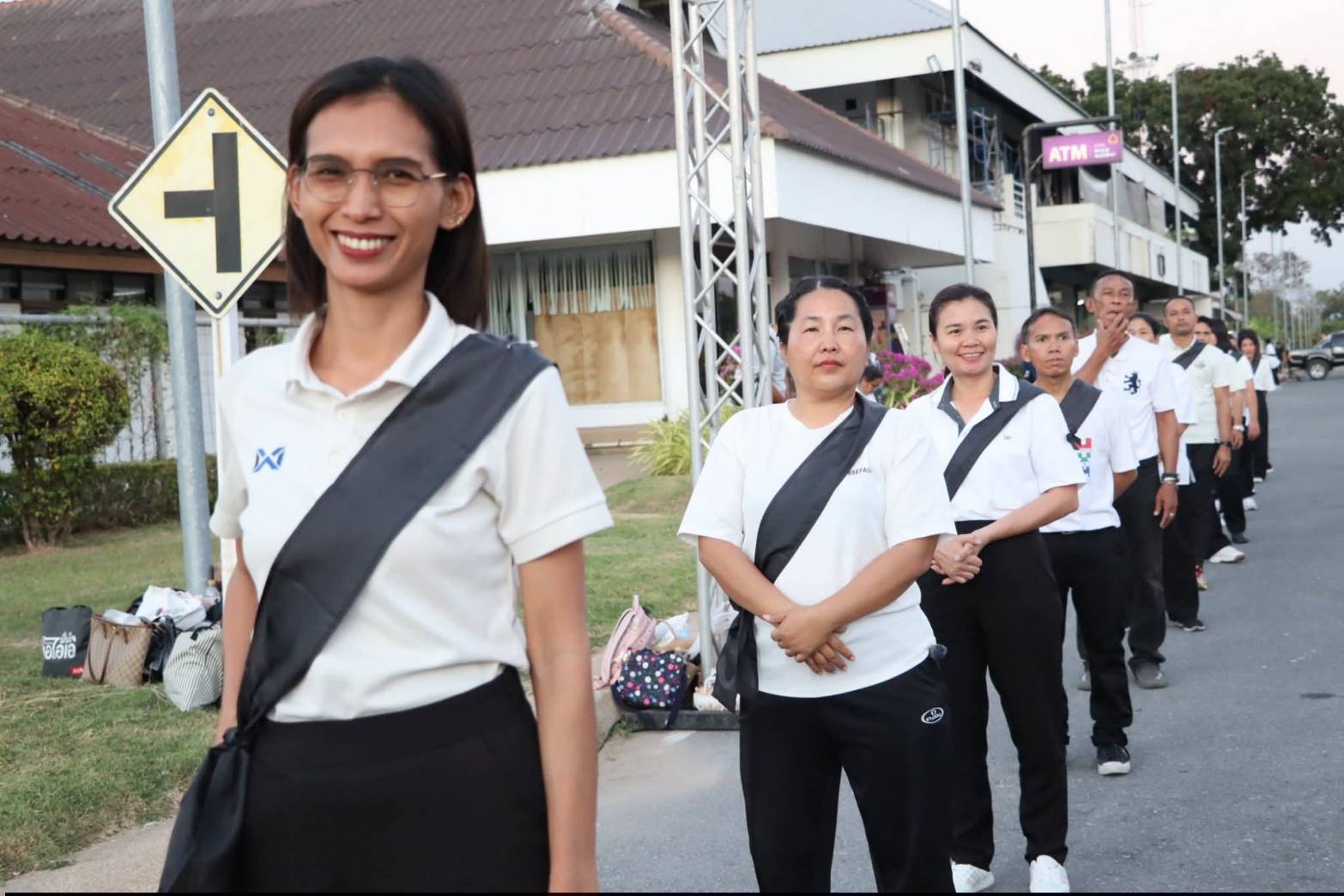 title - ศพส. ร่วมกิจกรรมถวายความอาลัยแด่พระพันปีหลวง “มิ่งขวัญคู่แผ่นดิน”  ณ ศูนย์ส่งเสริมและพัฒนาอาชีพเสริมนอกภาคการเกษตร (ศูนย์ศิลปาชีพ บางไทรฯ (เดิม)) 