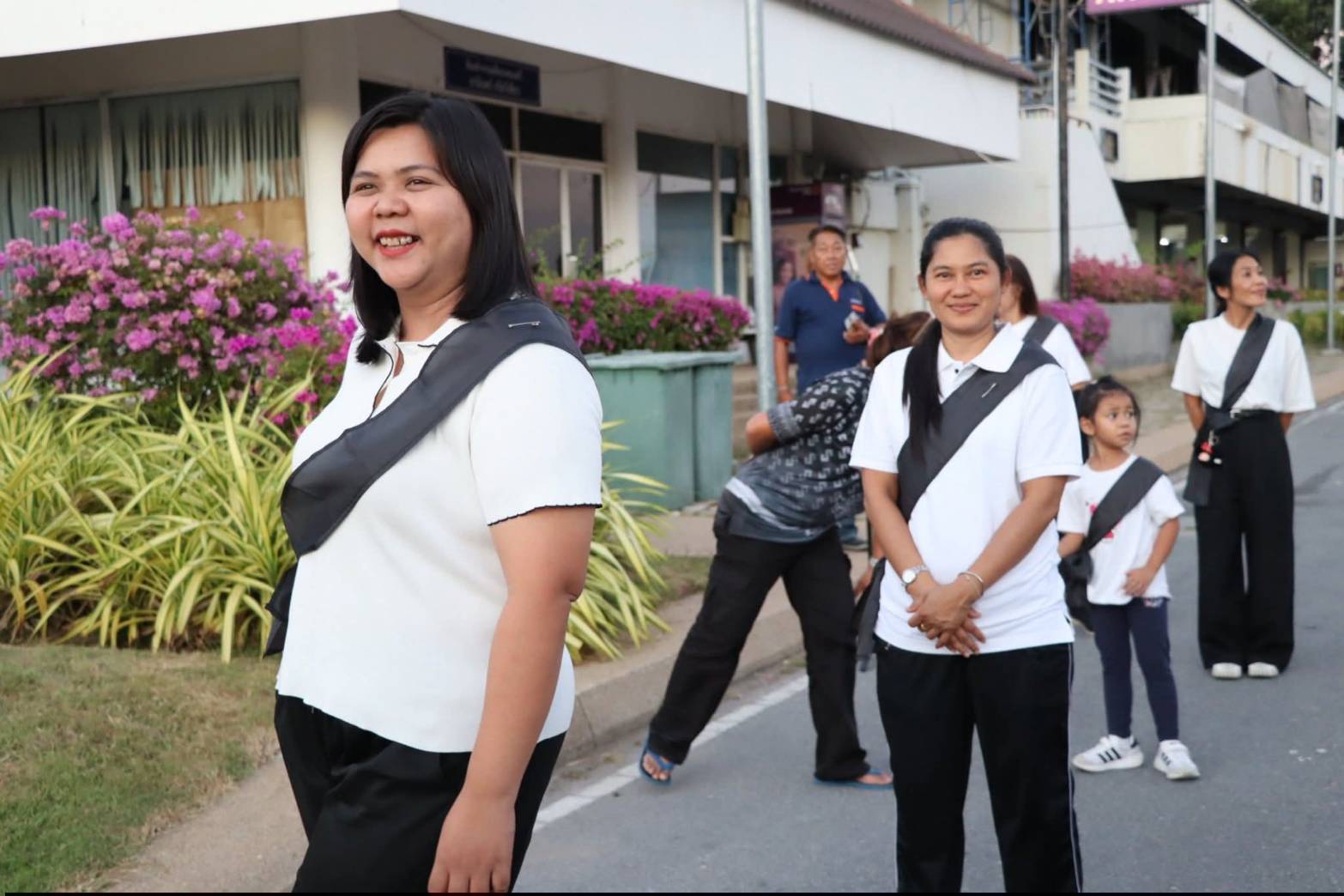 title - ศพส. ร่วมกิจกรรมถวายความอาลัยแด่พระพันปีหลวง “มิ่งขวัญคู่แผ่นดิน”  ณ ศูนย์ส่งเสริมและพัฒนาอาชีพเสริมนอกภาคการเกษตร (ศูนย์ศิลปาชีพ บางไทรฯ (เดิม)) 
