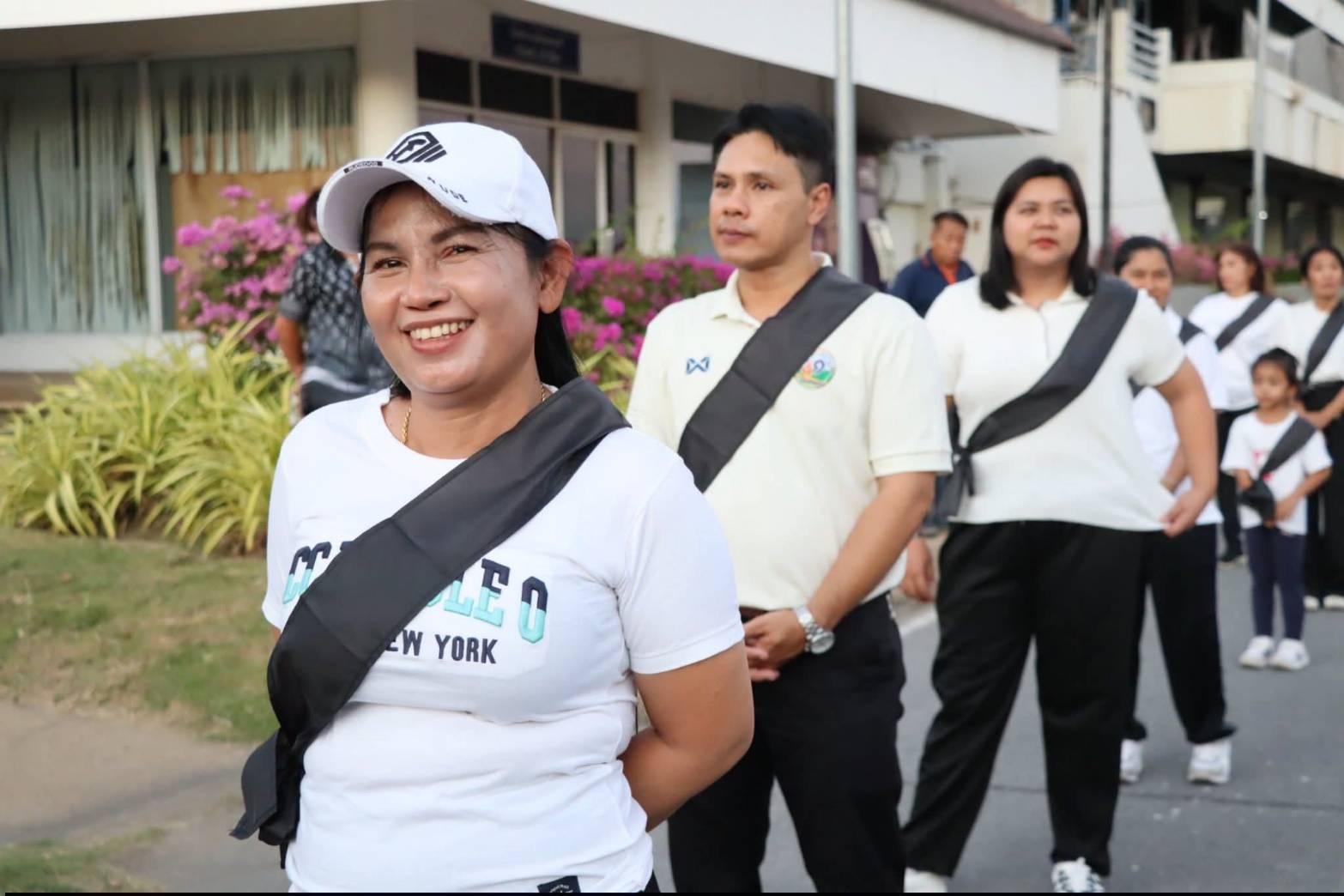 title - ศพส. ร่วมกิจกรรมถวายความอาลัยแด่พระพันปีหลวง “มิ่งขวัญคู่แผ่นดิน”  ณ ศูนย์ส่งเสริมและพัฒนาอาชีพเสริมนอกภาคการเกษตร (ศูนย์ศิลปาชีพ บางไทรฯ (เดิม)) 