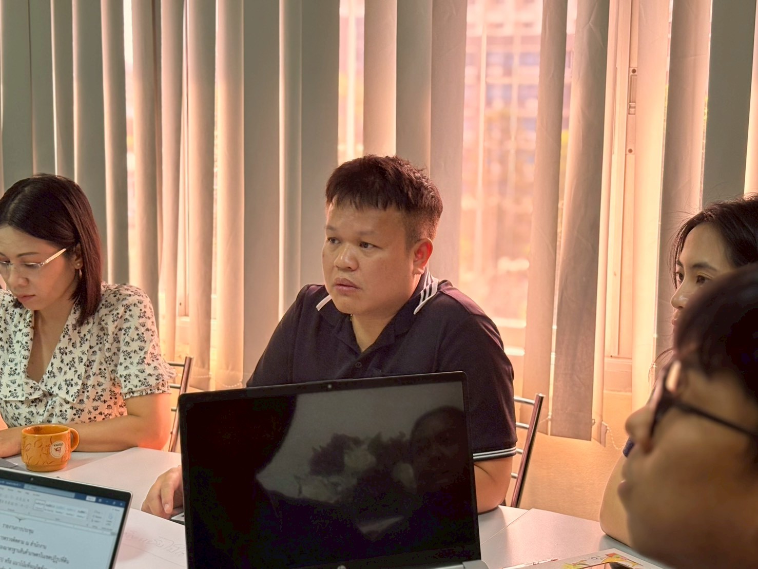 ประชุมชี้แจงผลการตรวจติดตาม ณ สำนักงานของศูนย์ตรวจสอบและรับรองมาตรฐานสินค้าเกษตรในเขตปฏิรูปที่ดิน