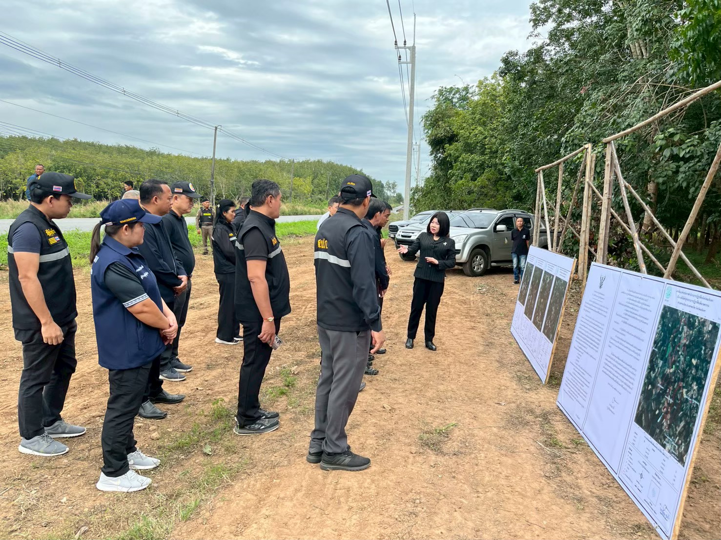 title - โครงการจัดงานขับเคลื่อนนโยบายการแก้ไขปัญหาผู้ครอบครองในเขตปฏิรูปที่ดินที่ไม่ยินยอมเข้าสู่กระบวนการปฏิรูปที่ดินเพื่อเกษตรกรรม และมอบโฉนดเพื่อการเกษตรในเขตปฏิรูปที่ดินจังหวัดฉะเชิงเทรา