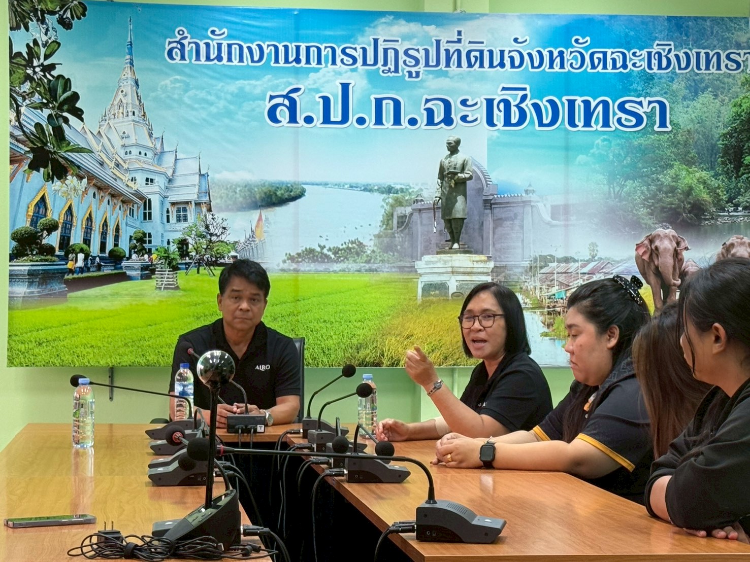 title - ส.ป.ก.ฉะเชิงเทรา ประชุมเสริมสร้างความรู้ความเข้าใจในการปลุกจิตสำนึก หรือสร้างวัฒนธรรมไม่รับของขวัญและของกํานัลทุกชนิดจากการปฏิบัติหน้าที่ No Gift Policy