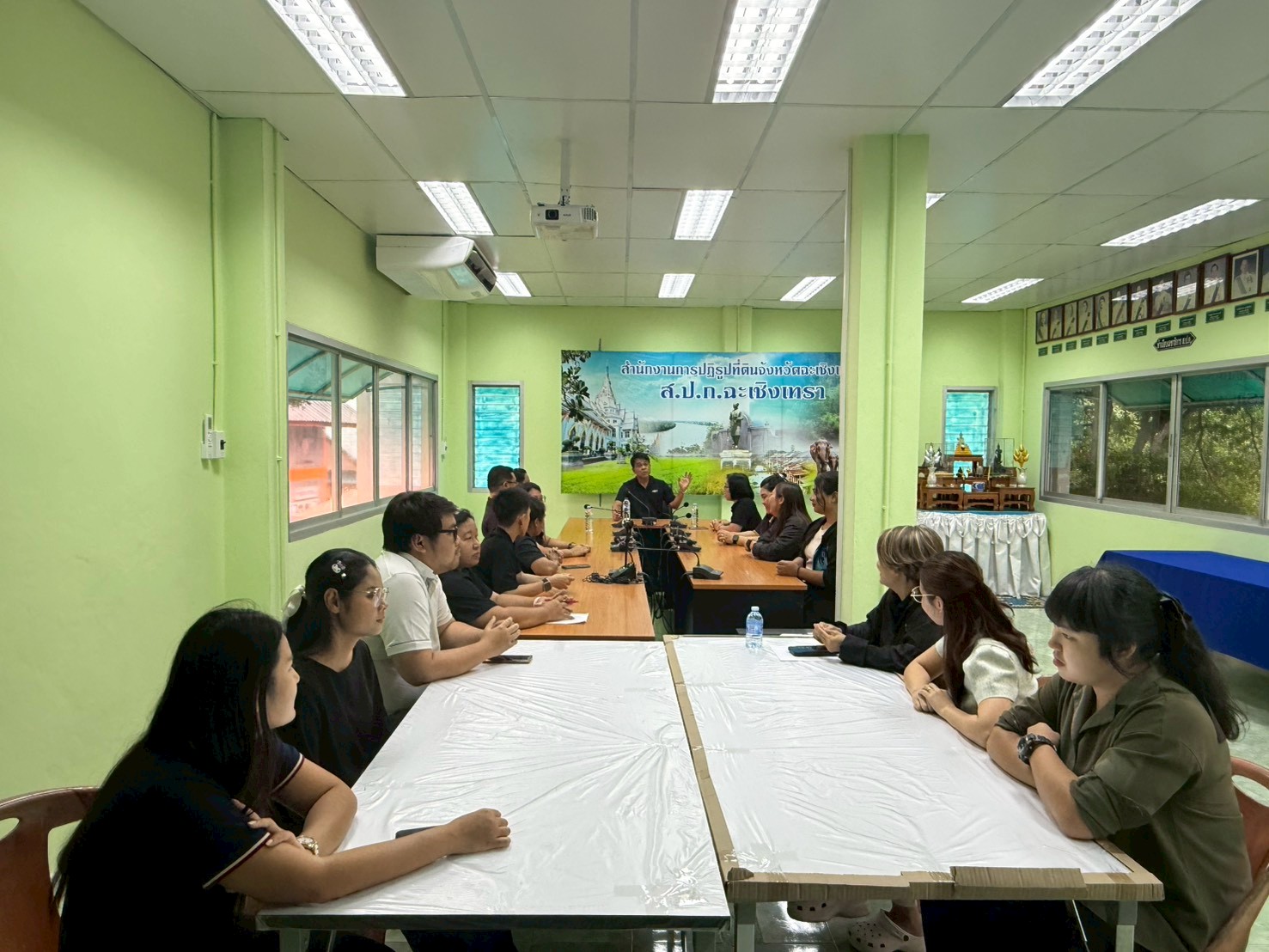 title - ส.ป.ก.ฉะเชิงเทรา ประชุมเสริมสร้างความรู้ความเข้าใจในการปลุกจิตสำนึก หรือสร้างวัฒนธรรมไม่รับของขวัญและของกํานัลทุกชนิดจากการปฏิบัติหน้าที่ No Gift Policy