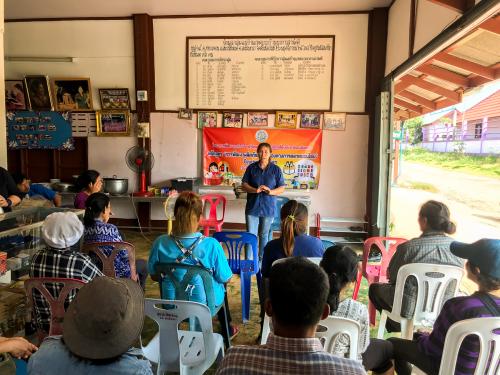 โครงการพัฒนาองค์ความรู้โดยกระบวนการวิสาหกิจชุมชน หลักสูตร การพัฒนาผลิตภัณฑ์และช่องทางการตลาดออนไลน์ แก่กลุ่มวิสาหกิจชุมชนจัดการสมุนไพรวนเกษตรป่าตะวันออก จำนวน 15 ราย ณ ที่ทำการกลุ่มแม่บ้านนายาว ตำบลท่ากระดาน อำเภอสนามชัยเขต จังหวัดฉะเชิงเทรา