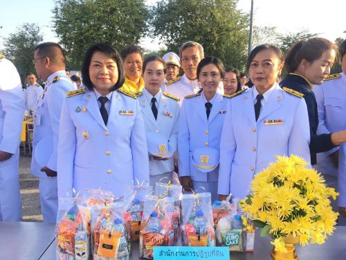 ส.ป.ก.ฉะเชิงเทรา ร่วมทำบุญตักบาตรเพื่อน้อมรำลึกเนื่องในวันคล้ายวันพระราชสมภพพระบาทสมเด็จพระบรมชน กาธิเบศร มหาภูมิพลอดุลยเดชมหาราช บรมนาถบพิตร วันชาติและวันพ่อแห่งชาติ 