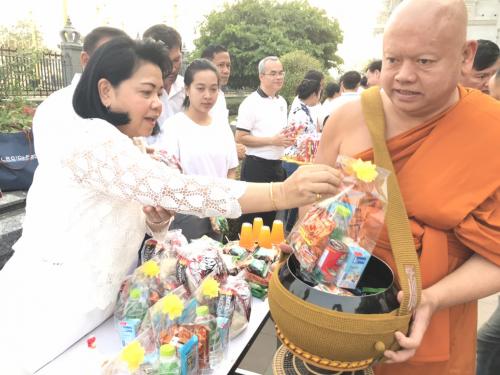 สำนักงานการปฏิรูปที่ดินจังหวัดฉะเชิงเทรา พร้อมด้วยข้าราชการและเจ้าหน้าที่ในสังกัด เข้าร่วมพิธีทำบุญ ตักบาตร ข้าวสาร อาหารแห้งเนื่องในวันมาฆบูชา ณ หน้าพระอุโบสถวัดโสธรวรารามวรวิหาร