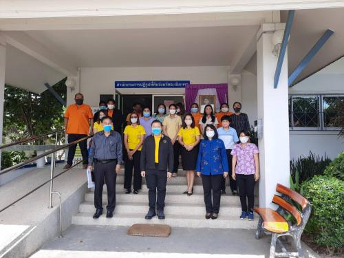 วันพฤหัสบดี ที่ 11 มิถุนายน 2563 เวลา 09.00 น. ดร.วิณะโรจน์ ทรัพย์ส่งสุข เลขาธิการสำนักงานการปฏิรูปที่ดินเพื่อเกษตรกรรม และคณะ ลงพื้นที่ตรวจเยี่ยมและติดตามการดำเนินงานของสำนักงานการปฏิรูปที่ดินจังหวัดฉะเชิงเทรา (ส.ป.ก.ฉะเชิงเทรา)