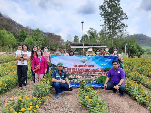 สำนักงานการปฏิรูปที่ดินจังหวัดฉะเชิงเทรา ดำเนินการจัดอบรมโครงการสร้างและพัฒนาเกษตรกรรุ่นใหม่ กิจกรรมการพัฒนาทายาทเกษตรกรในเขตปฏิรูปที่ดิน ประจำปีงบประมาณ 2564 ณ ศาลากลางบ้านหนองเรือ หมู่ที่ 10 ตำบลท่าตะเกียบ อำเภอท่าตะเกียบ จังหวัดฉะเชิงเทรา 