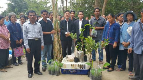 การมอบปัจจัยการผลิตโครงการเกษตรทฤษฎีใหม่ ให้แก่เกษตรกร อ.เนินขาม จำนวน 76 ราย 