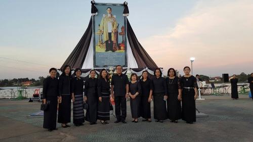 นางสาวกรุณา  นิยมไทย  ปฏิรูปที่ดินจังหวัดชัยนาท ร่วมพิธีบำเพ็ญกุศลอุทิศถวายเป็นพระราชกุศลแด่พระบาทสมเด็จพระปรมินทรมหาภูมิพลอดุลยเดช ครบ ๑๐๐ วัน (สตมวาร) เช้า 07.00 น.