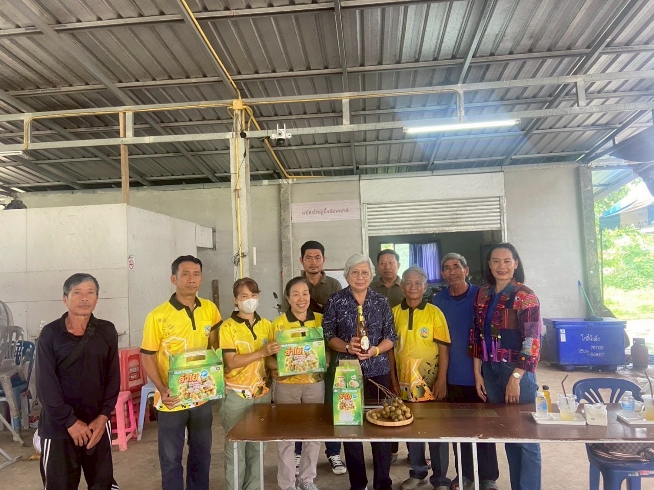 มูลนิธิฯ สนับสนุนให้คูลเลอร์สแตนเลสเพื่อเก็บน้ำผึ้ง