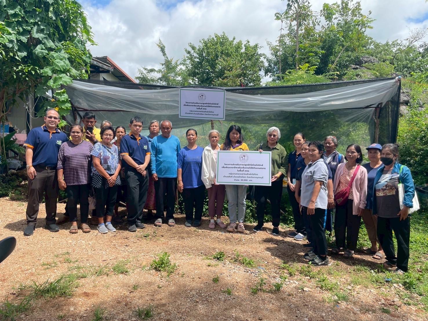 มูลนิธิฯสนับสนุนค่าฝึกอบรม และค่าวัสดุอุปกรณ์ในการก่อสร้างโรงเรือน