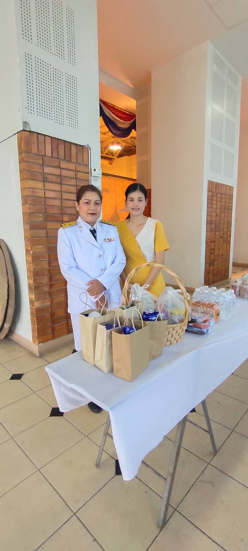 ส.ป.ก.จันทบุรี เข้าร่วมพิธีสวดพระพุทธมนต์และทำบุญตักบาตรถวายพระราชกุศล และพิธีวางพวงมาลา เนื่องในวันนวมินทรมหาราช 13 ตุลาคม 2568