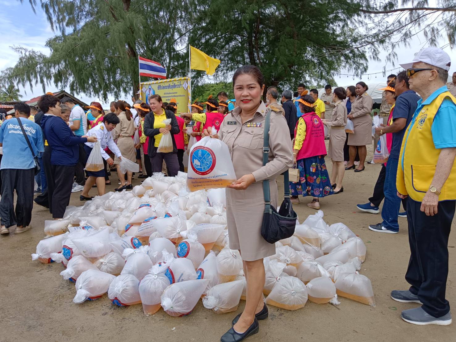 ส.ป.ก.จันทบุรี เข้าร่วมพิธีปล่อยพันธุ์สัตว์น้ำเนื่องในโอกาสวันเฉลิมพระชนมพรรษาพระบาทสมเด็จพระปรเมนทรรามาธิบดีศรีสินทรมหาวชิราลงกรณ พระวชิรเกล้าเจ้าอยู่หัว 