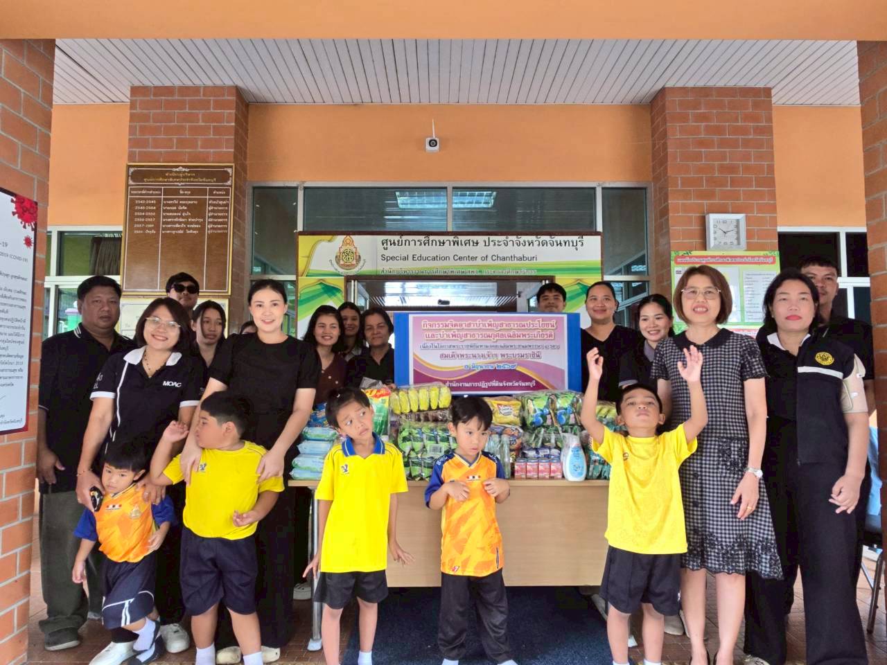 ส.ป.ก.จันทบุรี จัดกิจกรรมจิตอาสาบำเพ็ญสาธารณประโยชน์และบำเพ็ญสาธารณกุศลเฉลิมพระเกียรติ เนื่องในโอกาสพระราชพิธีมหามงคล เฉลิมพระชนมพรรษา 4 รอบ สมเด็จพระนางเจ้าสุทิดา&nbsp; พัชรสุธาพิมลลักษณ พระบรมราชินี 3 มิถุนายน 2569